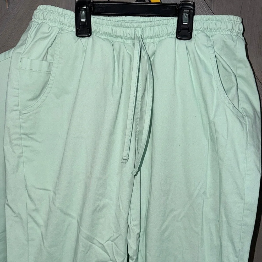 Butter-Soft Women's Mint Green Scrub Top - Picture 8 of 8